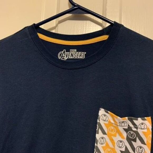 Marvel Avengers Pocket Tee Size Large T-Shirt - Picture 2 of 5